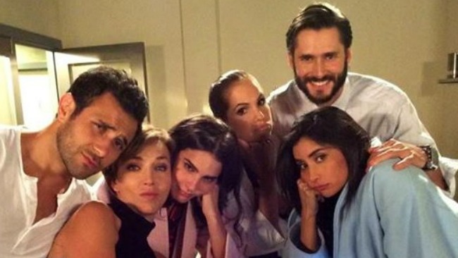 tlmd_reina_de_corazones_laura_flores_paola_nunez_elenco_grabaciones_finales