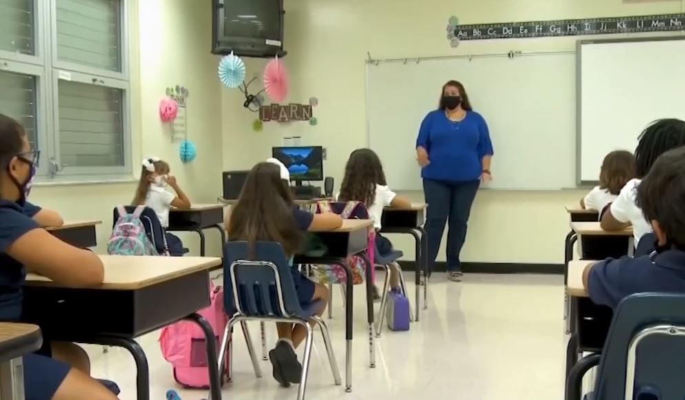 Junta Escolar de MiamiDade aprueba regreso a las aulas a partir del 14