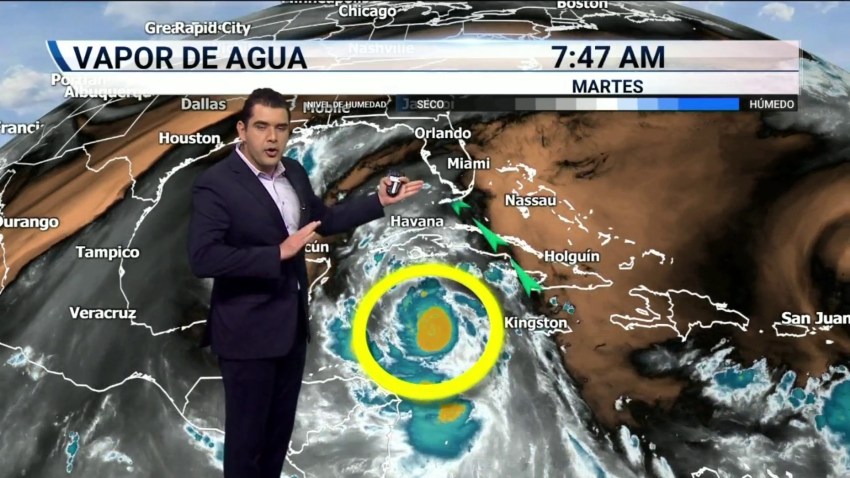 Laura se convierte en huracán en el Golfo de México rumbo a EEUU – Telemundo Miami (51)