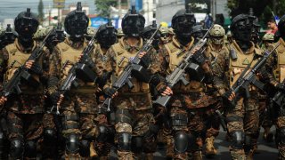 El recorte de fondos afecta al ejército de El Salvador.