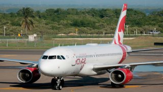 Avión canadiense en una pista de aeropuerto