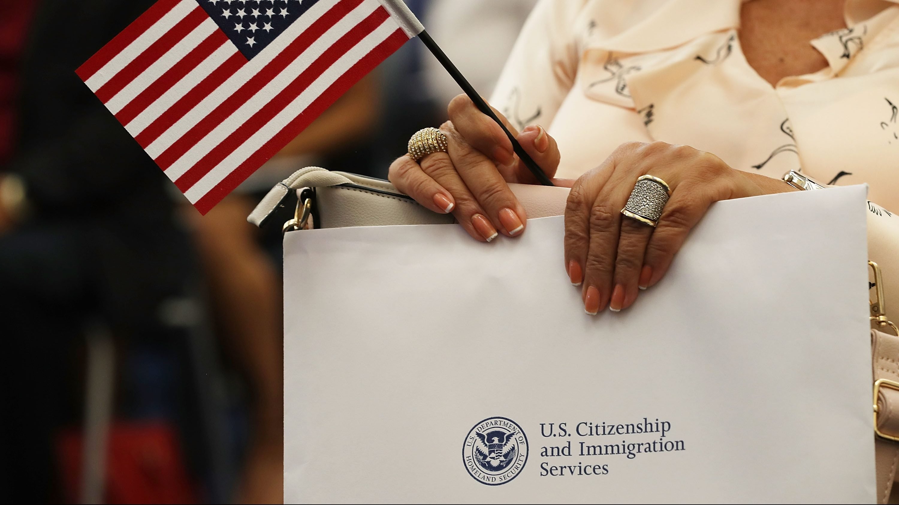 Estados Unidos: proyecto de ley beneficiaría a migrantes con trabajos esenciales – Telemundo Miami (51) - Vimarsana News