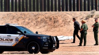 "El cuidado de estos inmigrantes heridos no es solo un problema humanitario, sino una crisis de salud pública que empeoró el acceso a las camas en el centro de trauma, ocasionó escasez de personal y afectó la moral de los profesionales", detalla la investigación.