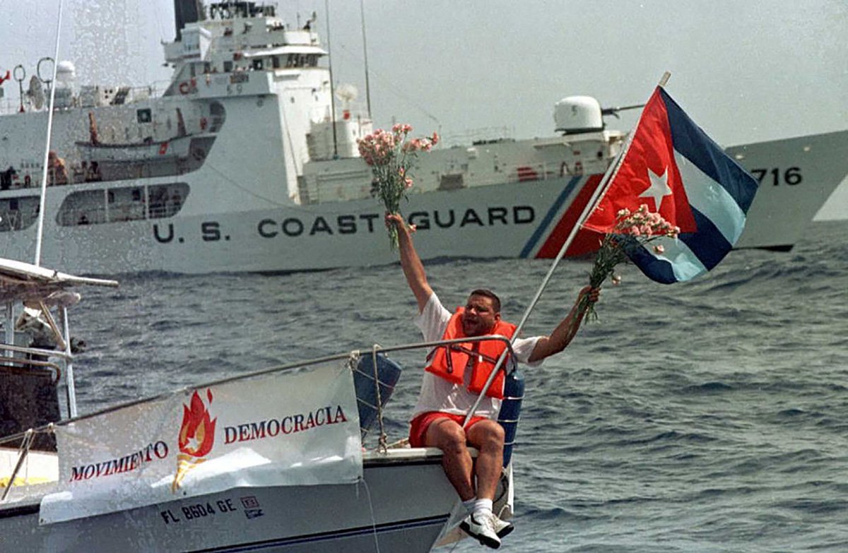 Regresa flotilla tras navegar cerca de Cuba y lanzar fuegos artificiales - Vimarsana News