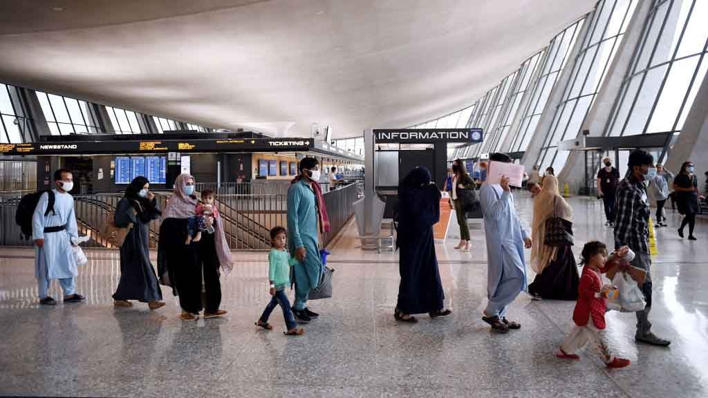 EEUU abre centro de vacunación contra COVID-19 para afganos que llegan al Aeropuerto de Dulles - Vimarsana News