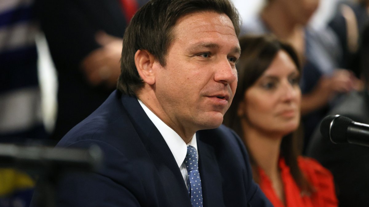 DeSantis visita St. Pete junto al secretario de Educación - Vimarsana News