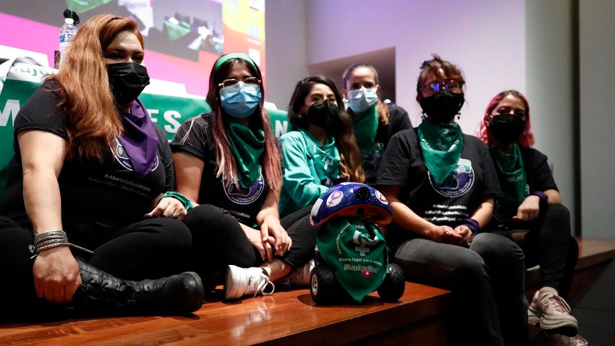 México: feministas crean robot pro aborto – Telemundo Miami (51) - Vimarsana News