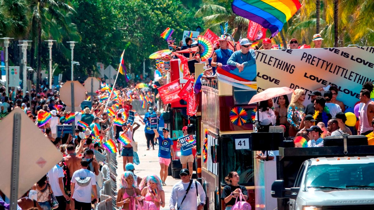 Colorido y creatividad en Desfile del Orgullo en Miami Beach