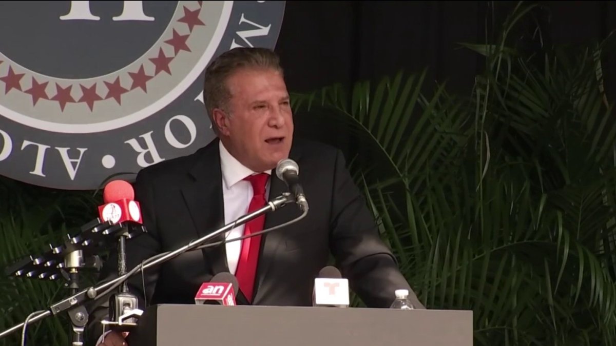 Se despide el alcalde de Hialeah Telemundo Miami (51)