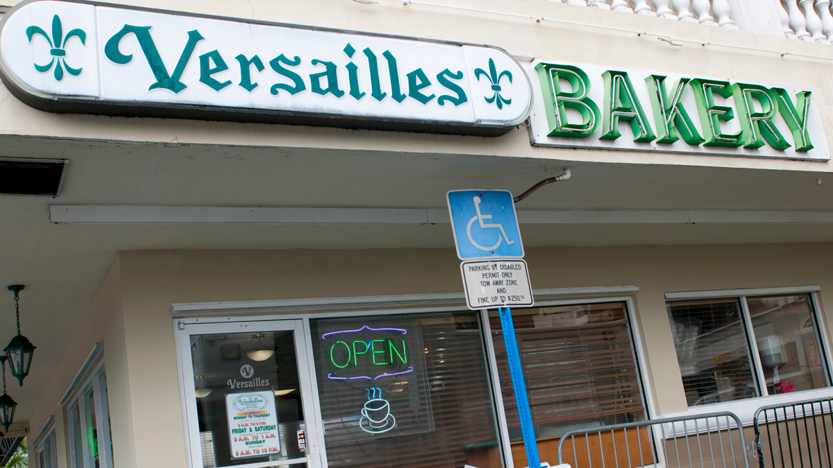 Miami Café Versailles llega a 50 como el epicentro del sentir cubano Telemundo Miami (51)