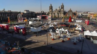 Feria instalada en el Zócalo de Ciudad de México