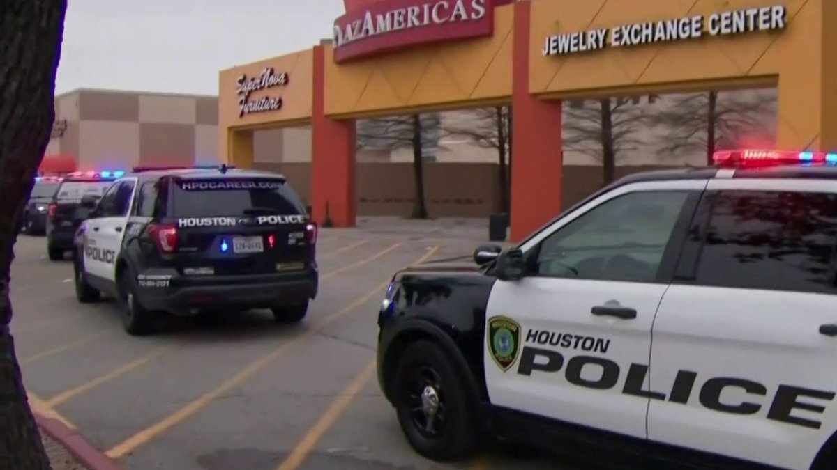 Shooting at PlazAmericas mall in Texas leaves one officer dead