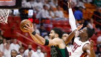 Celtics propinan duro golpe al Heat y se ponen a un juego de la serie