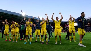 Los jugadores de Ucrania celebran al final del partido de semifinales de la eliminatoria de clasificación de la Copa Mundial de la FIFA 2022 en Hampden Park, Glasgow.