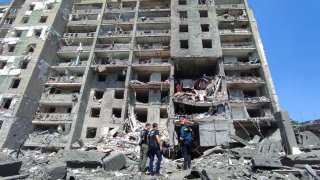 Edificio en Odesa impactado por un misil