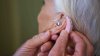 FDA: estadounidenses podrán comprar dispositivos auditivos sin receta médica