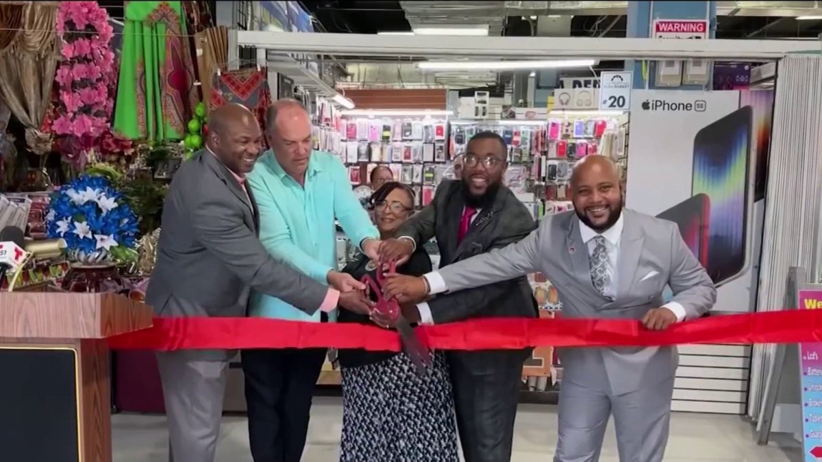 Reabre el pulguero de OpaLocka en una nueva locación Telemundo Miami