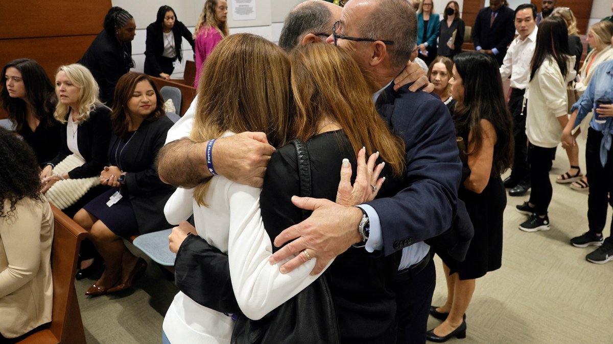 Juicio por masacre de Parkland familiares decepcionadas y enfurecidas