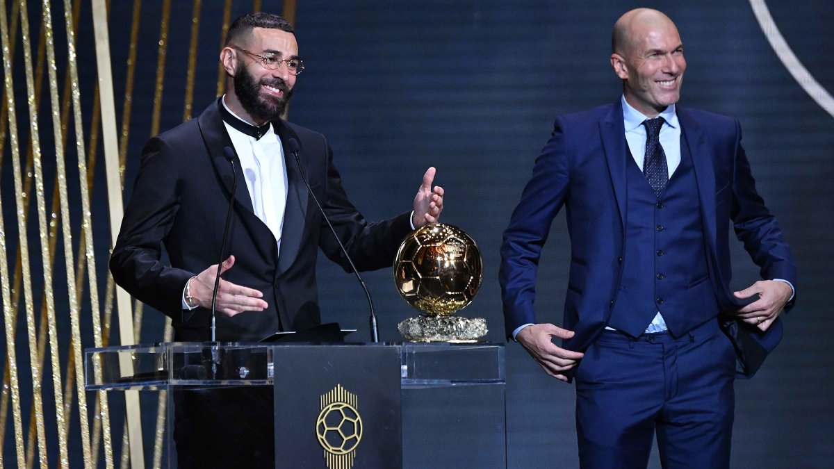 Benzema recibe el Balón de Oro, el primer francés que lo conquista desde  que en 1998 lo hiciera Zidane – Telemundo Miami (51)