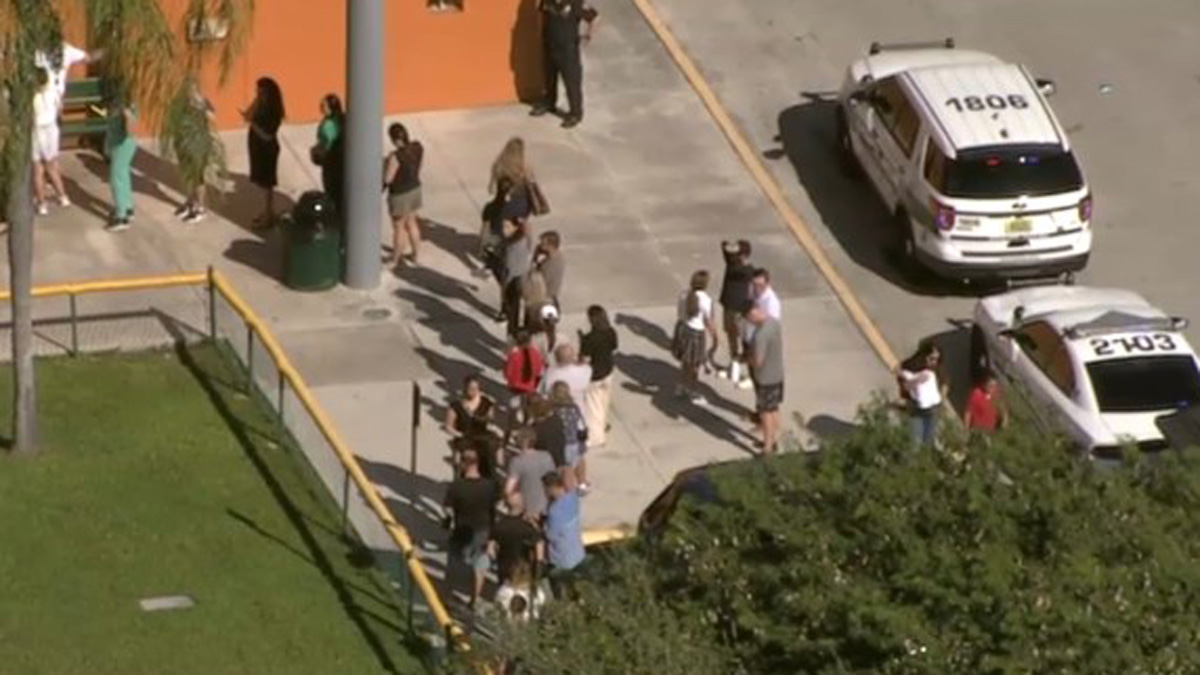 Evacúan escuela Somerset Academy en South Miami – Telemundo Miami (51)
