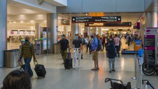Florida Judge Voids US Mask Mandate for Planes, Other Travel
