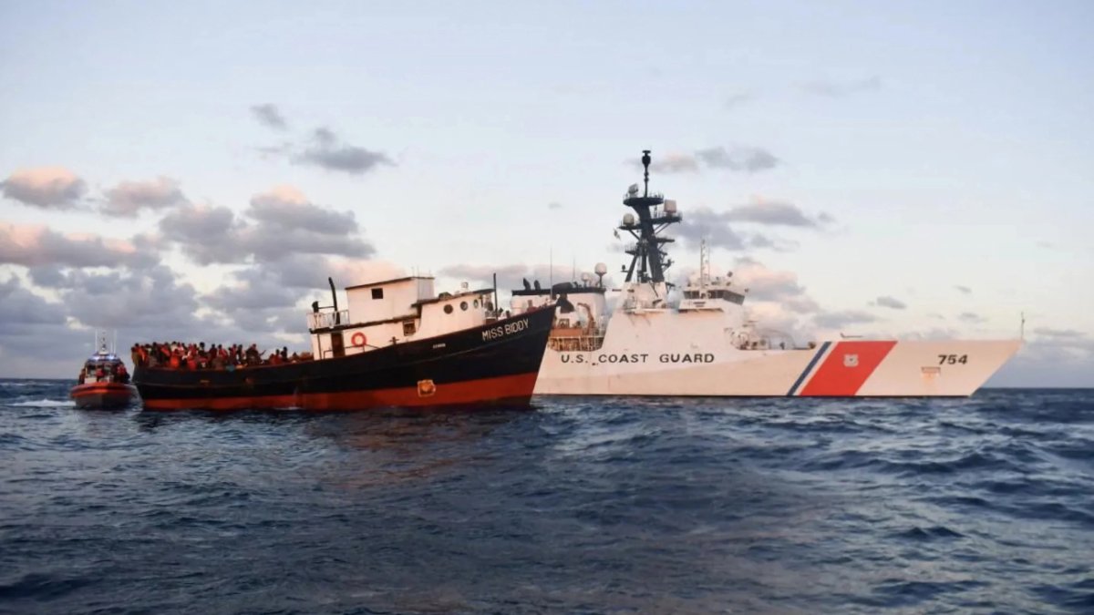 A ship with more than 300 migrants was intercepted by the coast guard