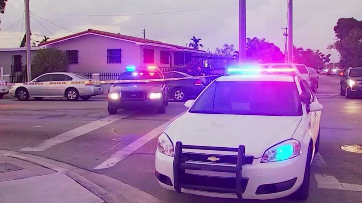 They find a dead man in a house in Hialeah
