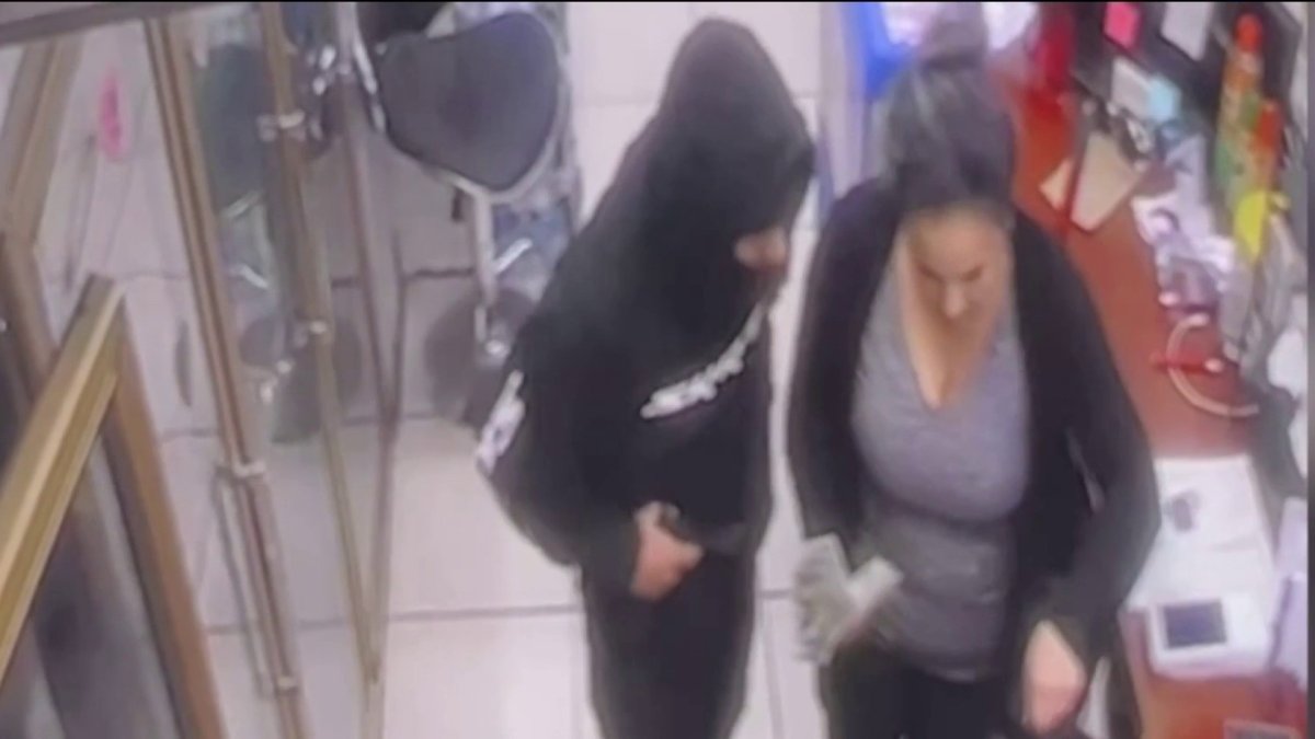 Filmed: armed robbery at the “La Vaquita” store in Hialeah