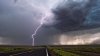 Fuertes tormentas con rayos y tornados acechan a al menos 15 estados