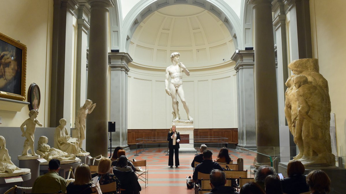 From Florence, they respond to the controversy in Florida with Michelangelo's David: confusing art with pornography is "ridiculous"