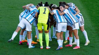 Las jugadoras de la selección de fútbol femenina de Argentina durante un partido ante Nueva Zelanda en el Estadio Waikato el 20 de febrero de 2023 en Hamilton, Nueva Zelanda.