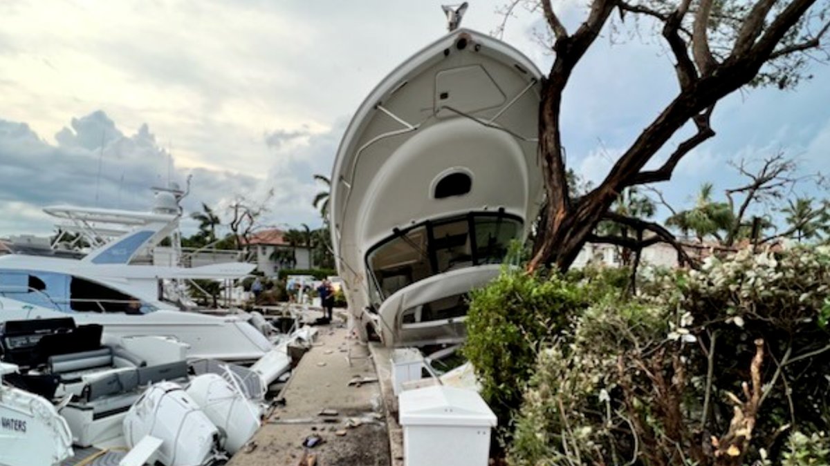 Huge destruction in Palm Beach Gardens after a violent tornado hit