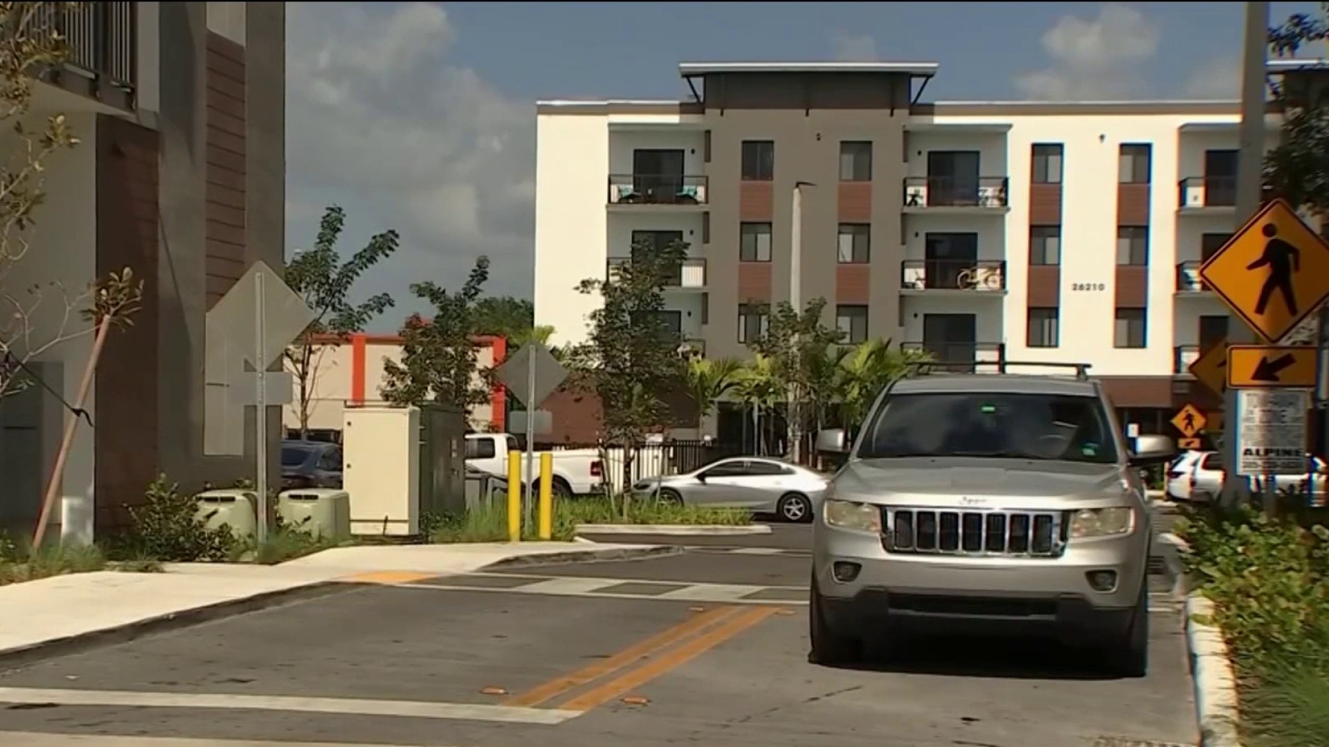 Residentes se quejan de falta de estacionamientos en su comunidad –  Telemundo Miami (51)