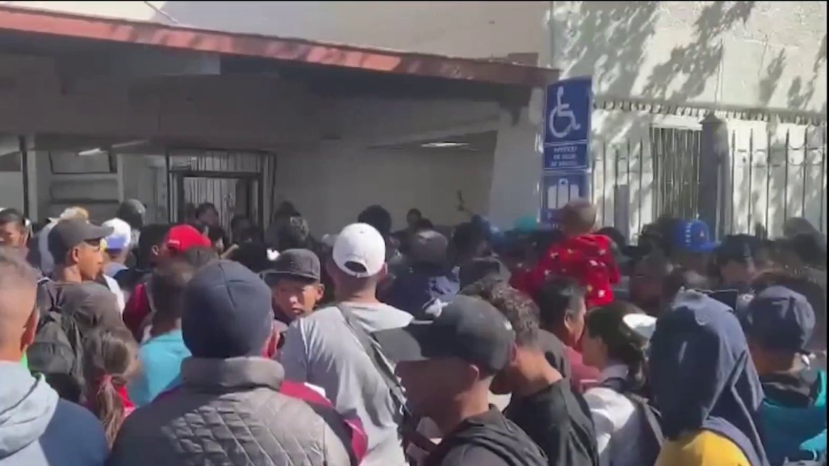 Bad social media post sparks chaos at Mexican border