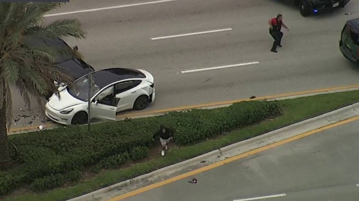 LIVE: A police chase unfolds through the streets of South Florida