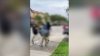Captado en cámara: violenta golpiza a niña afuera de escuela en Doral