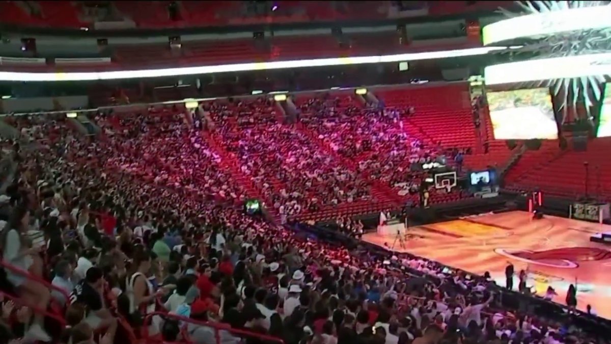 Fanáticos de los Miami Heat vivieron intensamente el primer juego de la