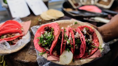 Tacos rosa en México por “Barbie” – Telemundo Miami (51)