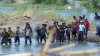 Crisis en la frontera: miles continúan cruzando el río Bravo para entrar a EEUU