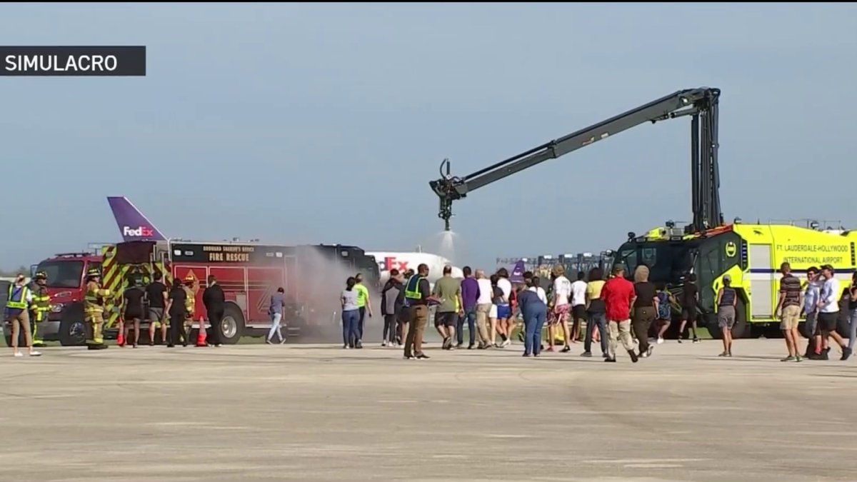 Realizan simulacro por posible choque de aviones en Aeropuerto de Miami