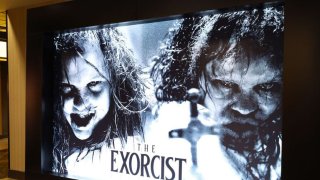 El hombre murió mientras miraba la película "El exorcista, creyente".