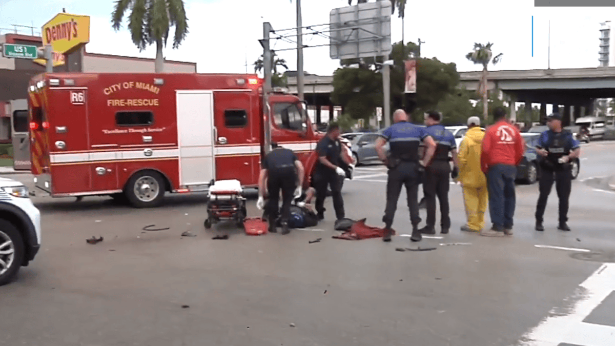 Motociclista en estado crítico tras ser impactado por un auto que se ...