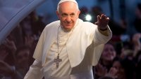 El papa Francisco fue llevado al hospital en Roma por una gripe