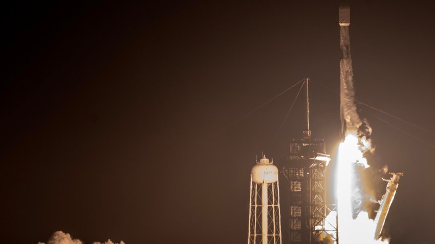El módulo Odiseo de la empresa privada Intuitive Machines despegó este jueves desde Florida con destino a la Luna, en lo que se espera que sea el primer alunizaje estadounidense en más de cincuenta años desde el Apolo 17.