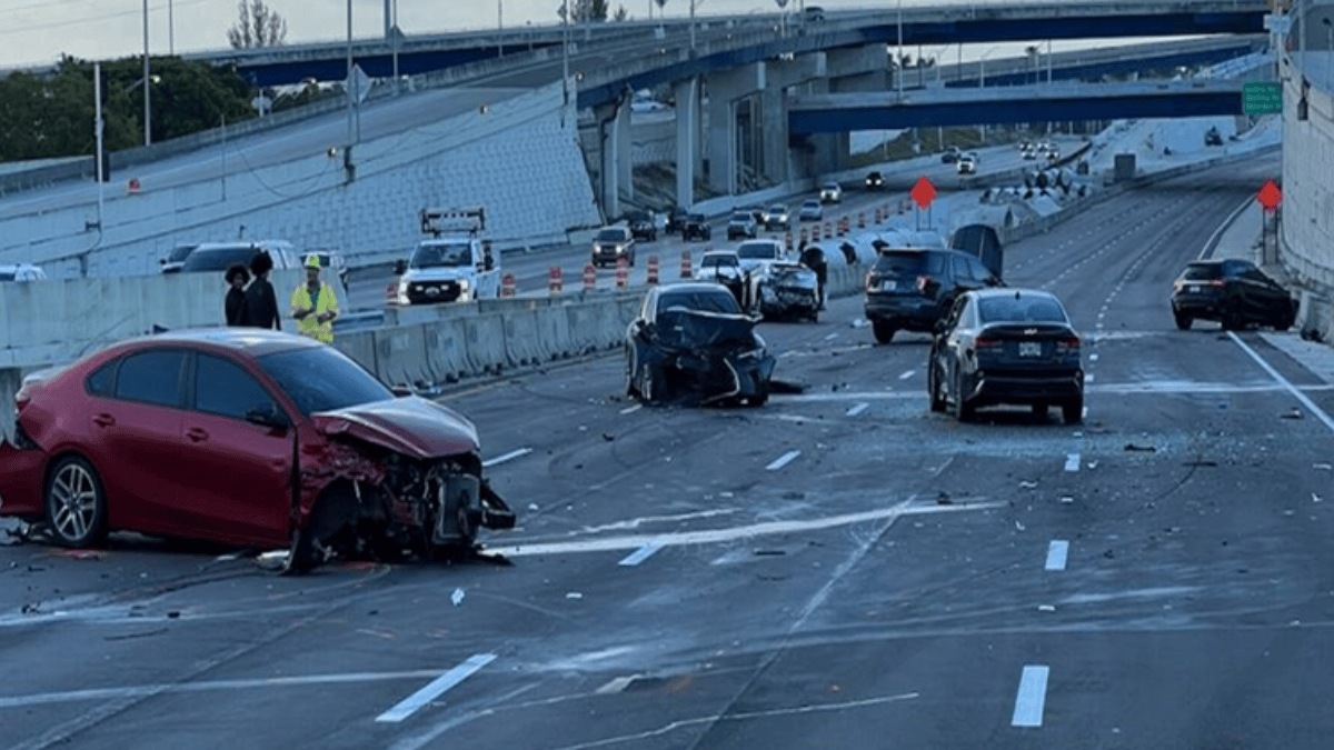 Choque de seis autos en la I95 deja una joven muerta y todos los