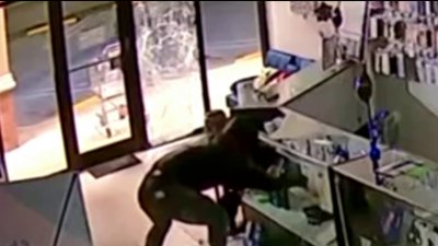 Buscan al sospechoso de robar en una tienda de celulares