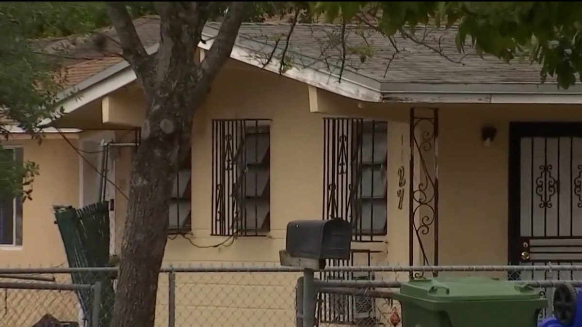 Madre pide ayuda para hallar a hija desaparecida tras sufrir abuso sexual Madre pide ayuda para hallar a hija desaparecida tras sufrir abuso sexual