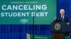 Biden presenta nueva propuesta para reducir la deuda estudiantil