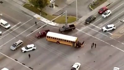 Accidente de tránsito en Miami Gardens involucra a un bus escolar