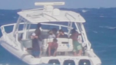Dos adolescentes enfrentan cargos graves tras ser captados arrojando basura al mar